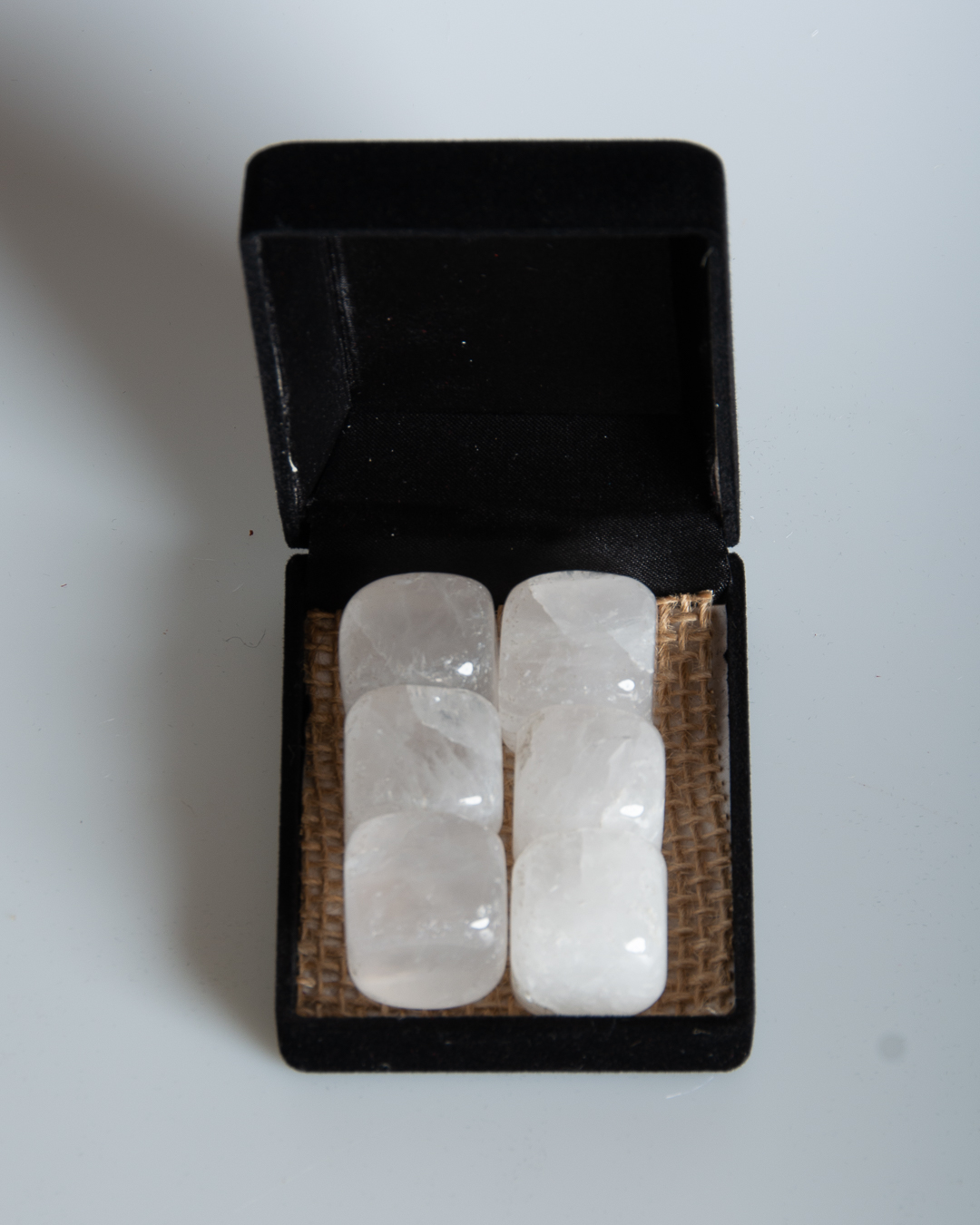 6 Whisky Stone Gemstones in a Clamshell Container