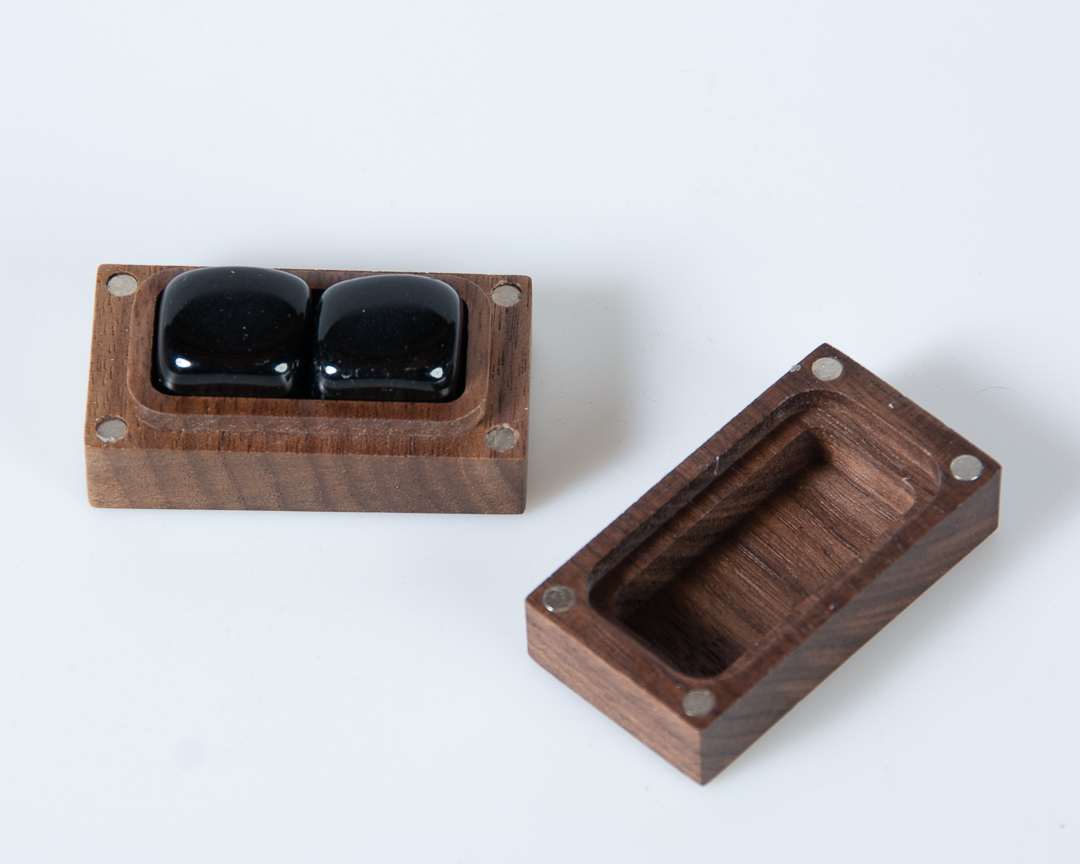 2 Black Onyx Whisky Stones In Elegant Wooden Box
